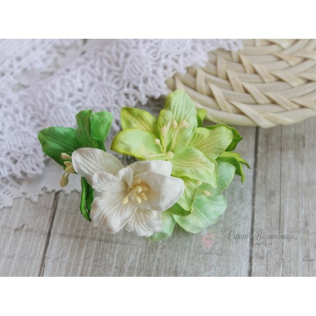 Букетик лилий, оттенки зеленого, 5см, 5 цветочков разных цветов